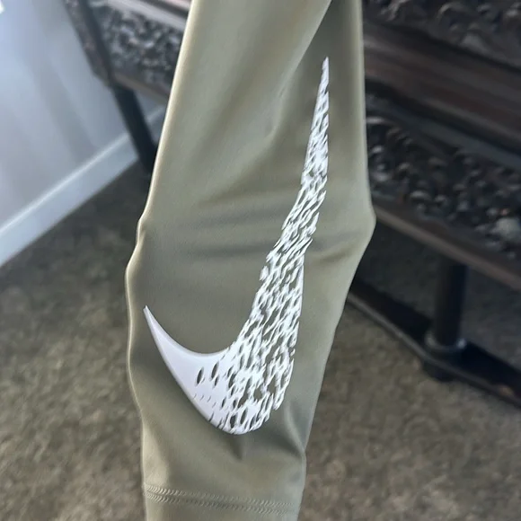 Nike dry fit leggings, green women’s - Picture 2 of 5